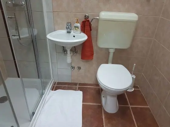 Basic Oda, 2 Tek Kişilik Yatak, Sigara İçilmez, Avlu Manzaralı