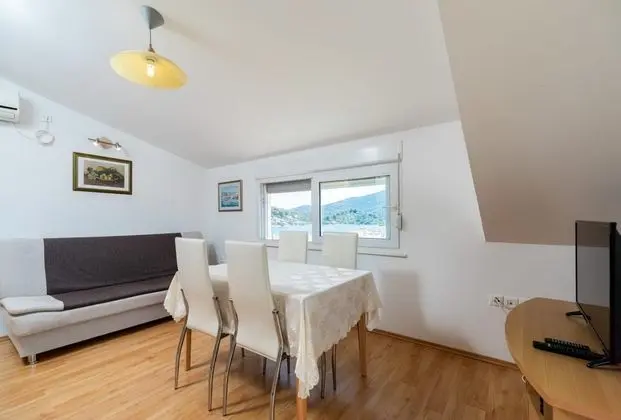 Apart Daire (Two Bedroom Apartment with Balcony)