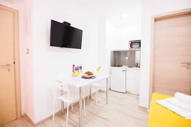 Stüdyo, Bahçe Manzaralı