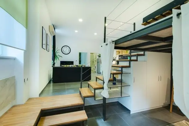 Apart Daire (Elevated Lounge Area)