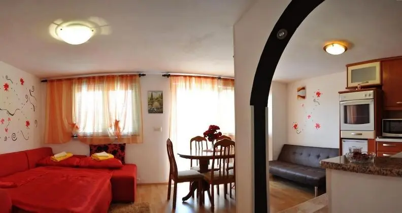 Apart Daire, 2 Yatak Odası, Bahçe Manzaralı