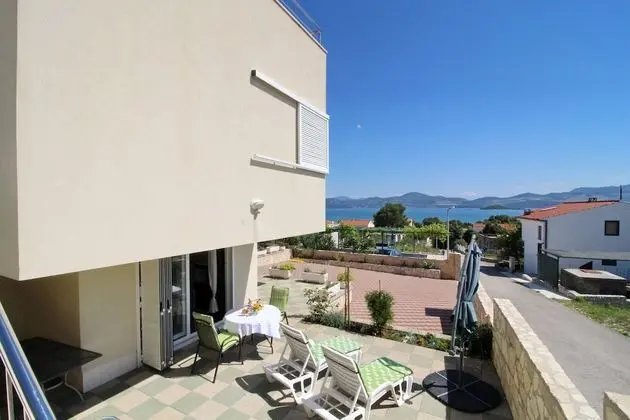 Stüdyo (Studio Apartment with Terrace and Sea)
