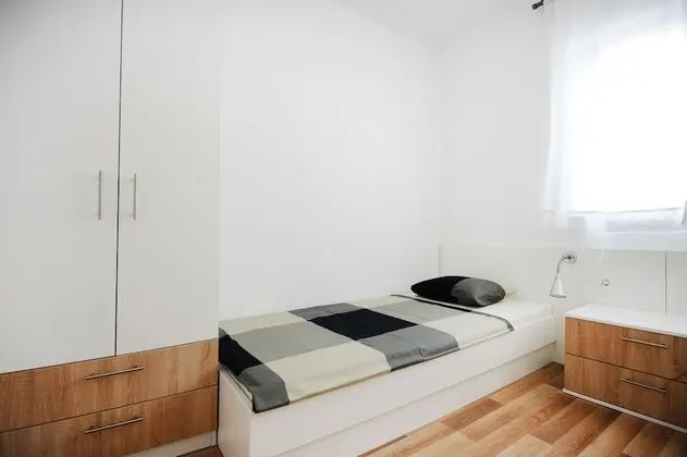 Grand Apart Daire, 2 Yatak Odası, Avlu Manzaralı, Zemin Kat