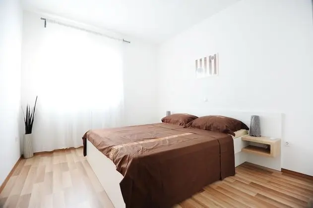 Grand Apart Daire, 2 Yatak Odası, Avlu Manzaralı, Zemin Kat