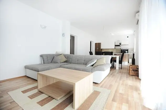 Grand Apart Daire, 2 Yatak Odası, Avlu Manzaralı, Zemin Kat