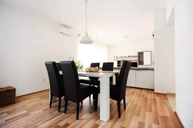 Grand Apart Daire, 2 Yatak Odası, Avlu Manzaralı, Zemin Kat