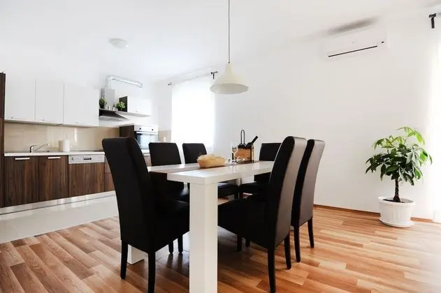 Grand Apart Daire, 2 Yatak Odası, Avlu Manzaralı, Zemin Kat
