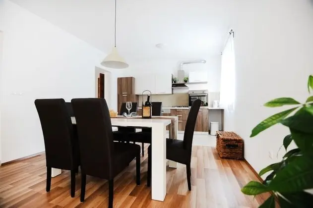 Grand Apart Daire, 2 Yatak Odası, Avlu Manzaralı, Zemin Kat
