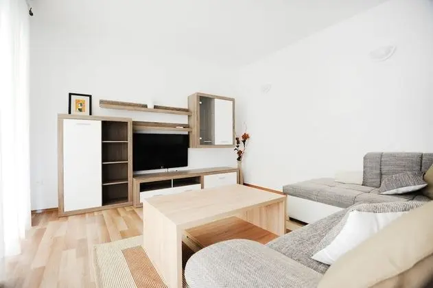 Grand Apart Daire, 2 Yatak Odası, Avlu Manzaralı, Zemin Kat