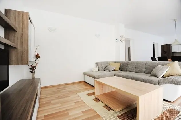 Grand Apart Daire, 2 Yatak Odası, Avlu Manzaralı, Zemin Kat
