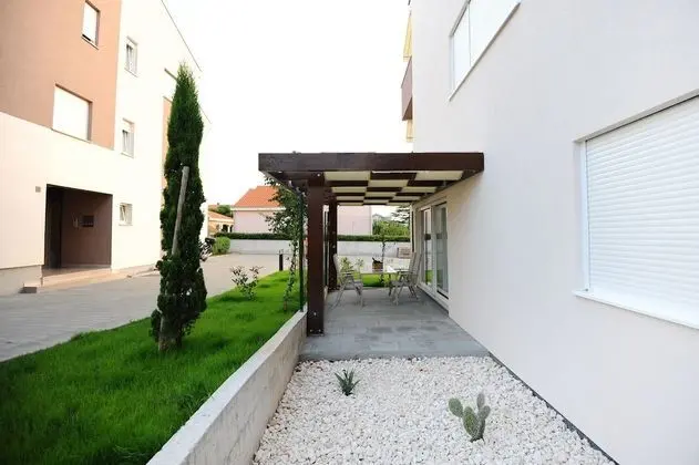 Grand Apart Daire, 2 Yatak Odası, Avlu Manzaralı, Zemin Kat