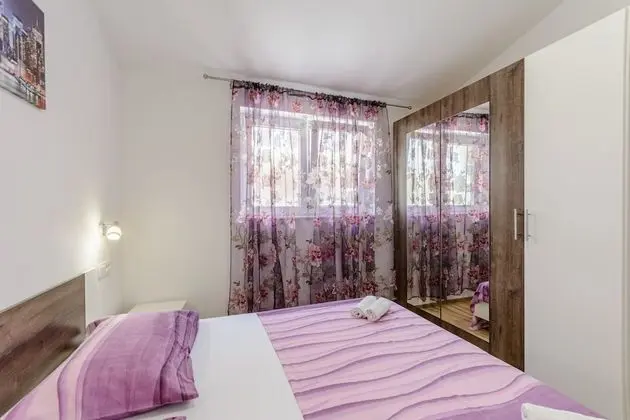 Apart Daire (Three-Bedroom Apartment with Jacuzzi)