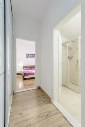 Apart Daire (Three-Bedroom Apartment with Jacuzzi)