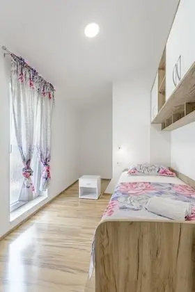 Apart Daire (Three-Bedroom Apartment with Jacuzzi)