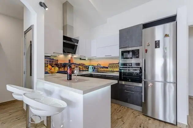 Apart Daire (Three-Bedroom Apartment with Jacuzzi)