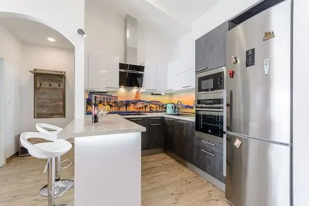 Apart Daire (Three-Bedroom Apartment with Jacuzzi)