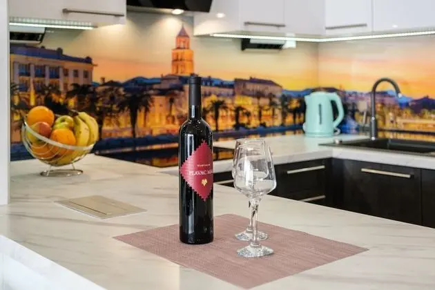 Apart Daire (Three-Bedroom Apartment with Jacuzzi)