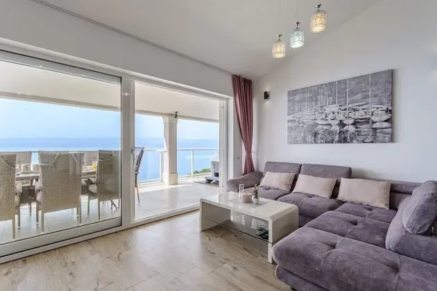 Apart Daire (Three-Bedroom Apartment with Jacuzzi)