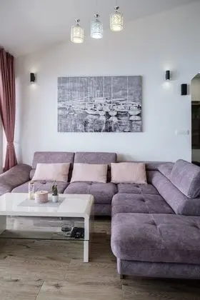 Apart Daire (Three-Bedroom Apartment with Jacuzzi)