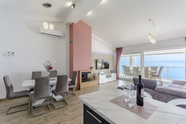 Apart Daire (Three-Bedroom Apartment with Jacuzzi)