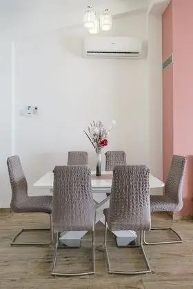 Apart Daire (Three-Bedroom Apartment with Jacuzzi)