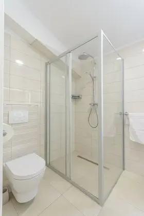 Apart Daire (Three-Bedroom Apartment with Jacuzzi)