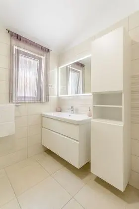 Apart Daire (Three-Bedroom Apartment with Jacuzzi)