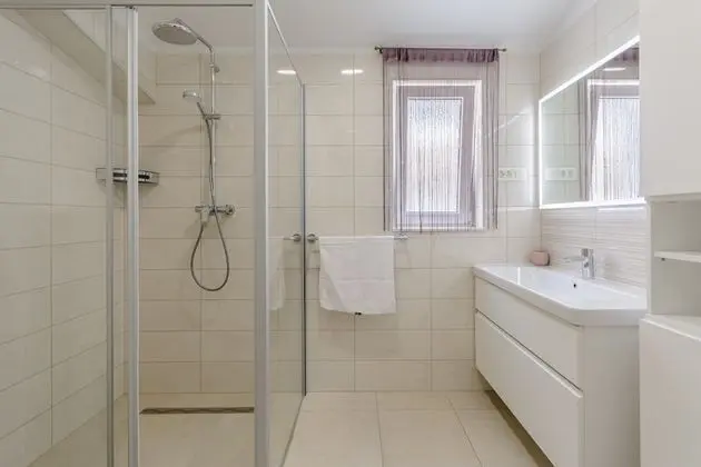 Apart Daire (Three-Bedroom Apartment with Jacuzzi)