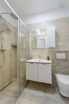 Apart Daire (Three-Bedroom Apartment with Jacuzzi)