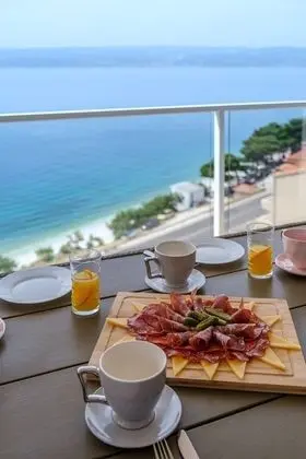 Apart Daire (Three-Bedroom Apartment with Jacuzzi)