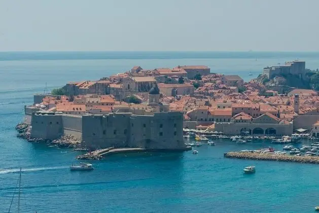 Apart Daire (One-Bedroom Apartment with Balcony an)