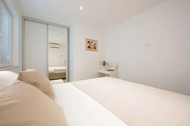 Apart Daire (One-Bedroom Apartment with Balcony an)