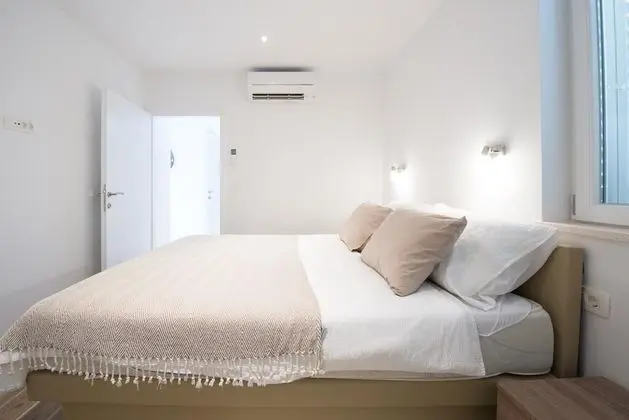 Apart Daire (One-Bedroom Apartment with Balcony an)