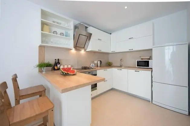 Apart Daire (One-Bedroom Apartment with Balcony an)