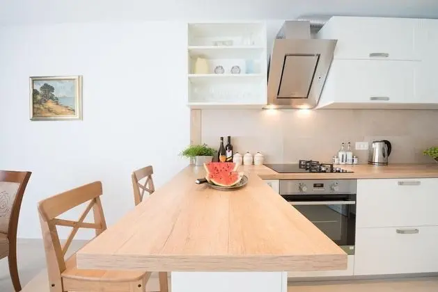 Apart Daire (One-Bedroom Apartment with Balcony an)