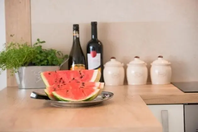 Apart Daire (One-Bedroom Apartment with Balcony an)