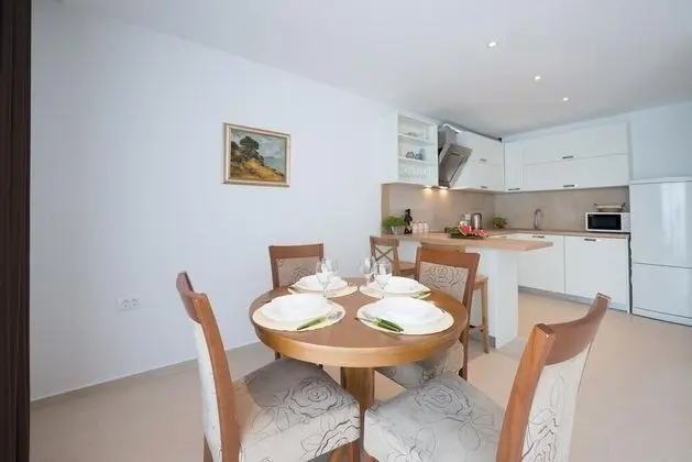 Apart Daire (One-Bedroom Apartment with Balcony an)