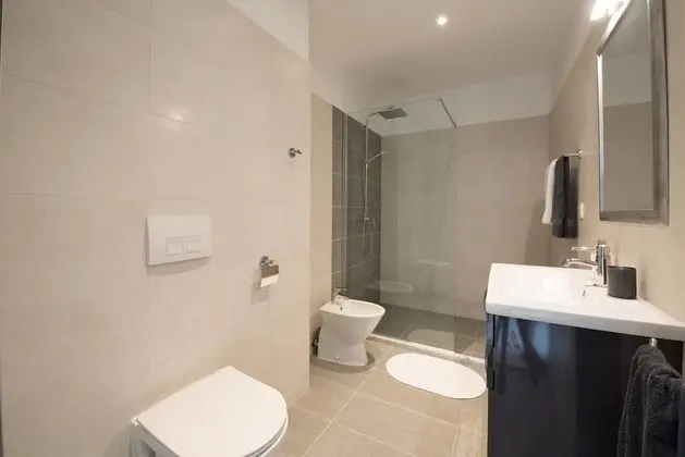 Apart Daire (One-Bedroom Apartment with Balcony an)