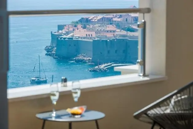 Apart Daire (One-Bedroom Apartment with Balcony an)