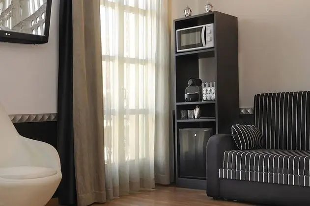 Junior Süit, Balkon