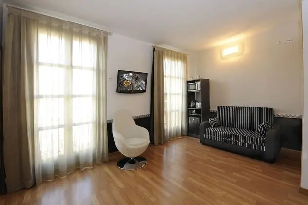 Junior Süit, Balkon