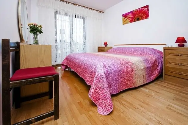 Basic Apart Daire (Red)