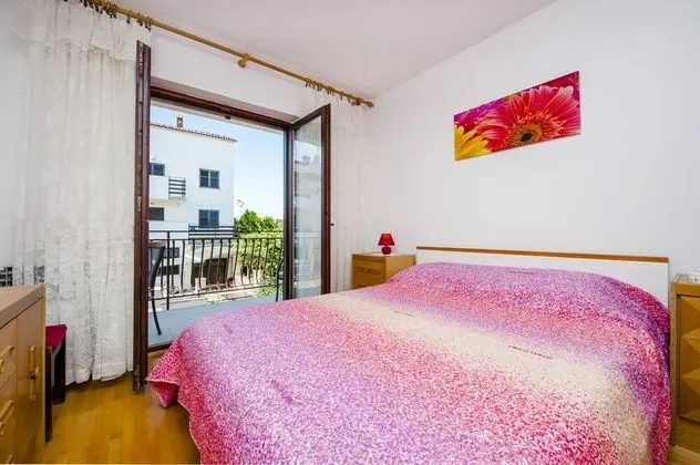 Basic Apart Daire (Red)