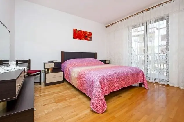 Basic Apart Daire (Red)