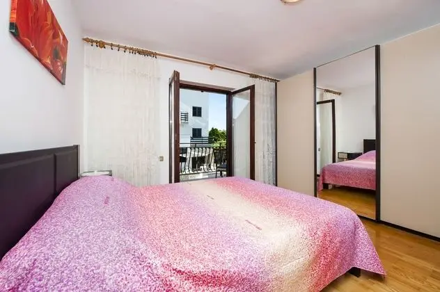 Basic Apart Daire (Red)