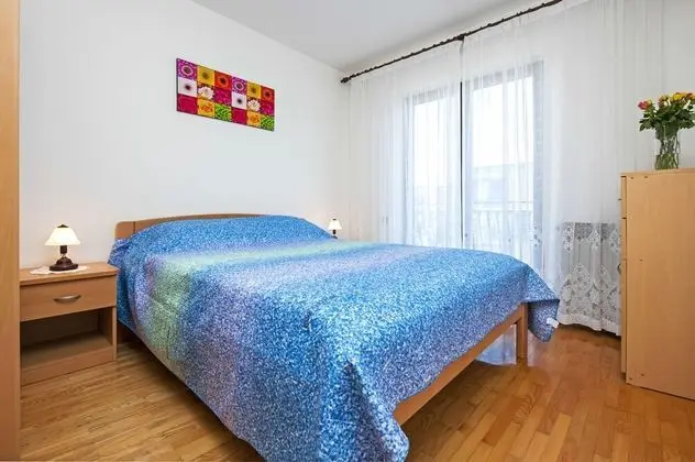 Basic Apart Daire (Red)