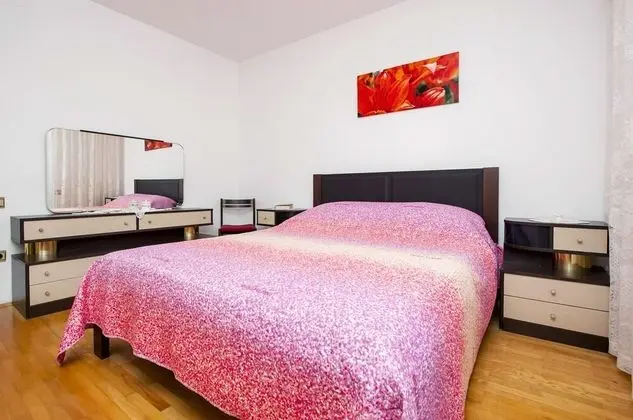 Basic Apart Daire (Red)