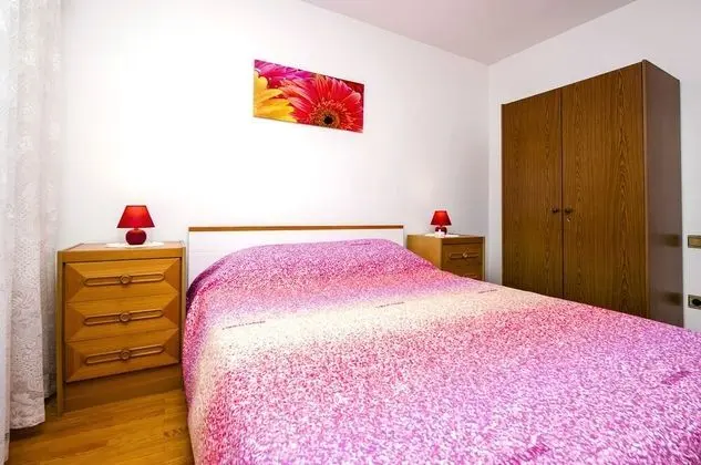 Basic Apart Daire (Red)