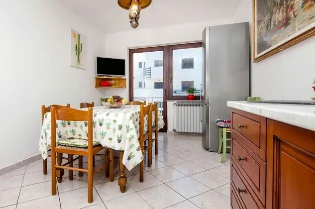 Basic Apart Daire (Red)