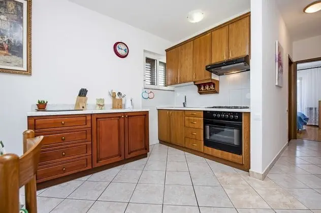 Basic Apart Daire (Red)